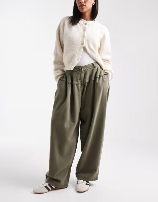 エイソス レディース ボトムス カジュアルパンツ パンツ ASOS DESIGN super oversized laundered pants with seam detail in washed Khaki カーキ