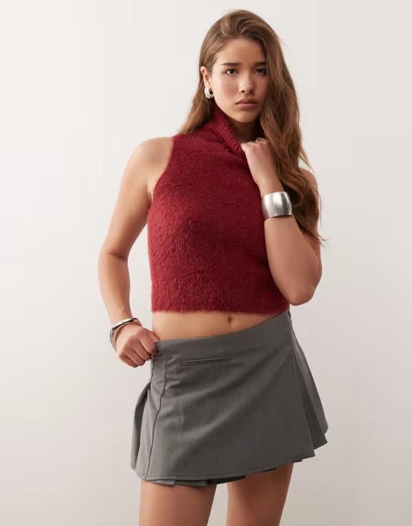 コルージョン レディース アウター ニット・セーター タートルネック ベスト ニット COLLUSION fluffy turtleneck knit vest in cherry Cherry Red レッド 8,626円