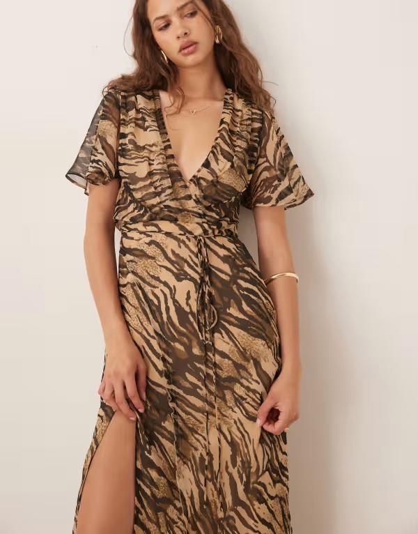 エイソス レディース トップス ワンピース アニマル柄 ミディワンピース プリント ミディ ASOS DESIGN angel sleeve wrap front midi dress with seaming details in animal print