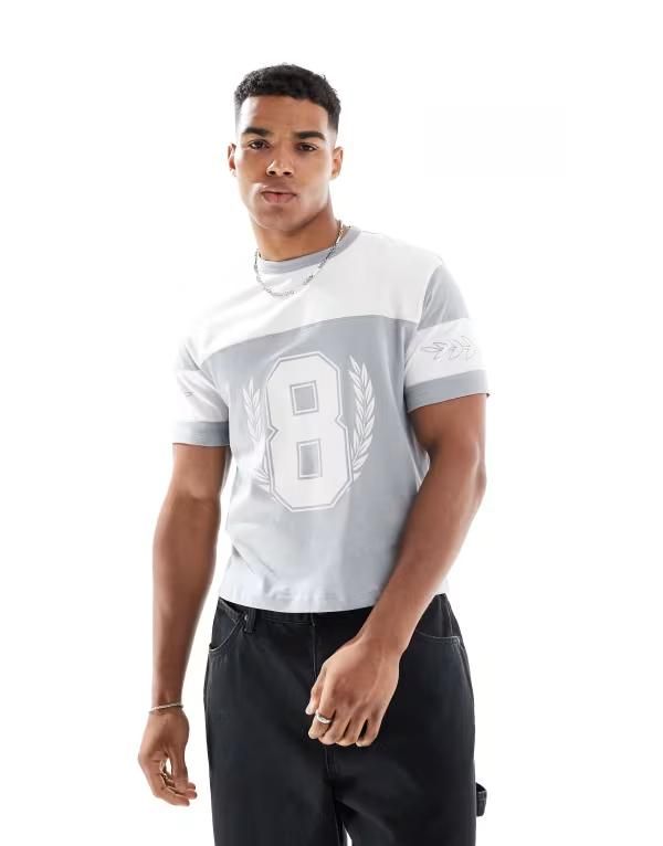 エイソス メンズ トップス Tシャツ クロップド グラフィック ASOS DESIGN cropped standard fit tshirt with athletic graphic and paneling Gray グレー