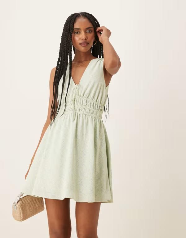 グラマラス レディース トップス ワンピース ミニワンピース フラワー柄 ギャザー ミニ フラワー Glamorous ruched strap mini dress in ditsy floral Ditsy floral