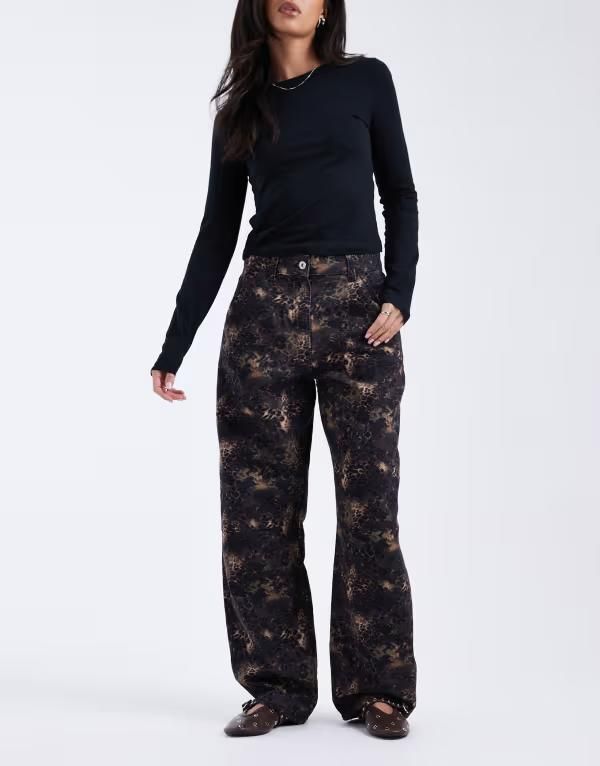 コルージョン レディース ボトムス デニムパンツ フラワー柄 プリント ジーンズ フラワー COLLUSION antifit jeans in floral camo print Floral camo print