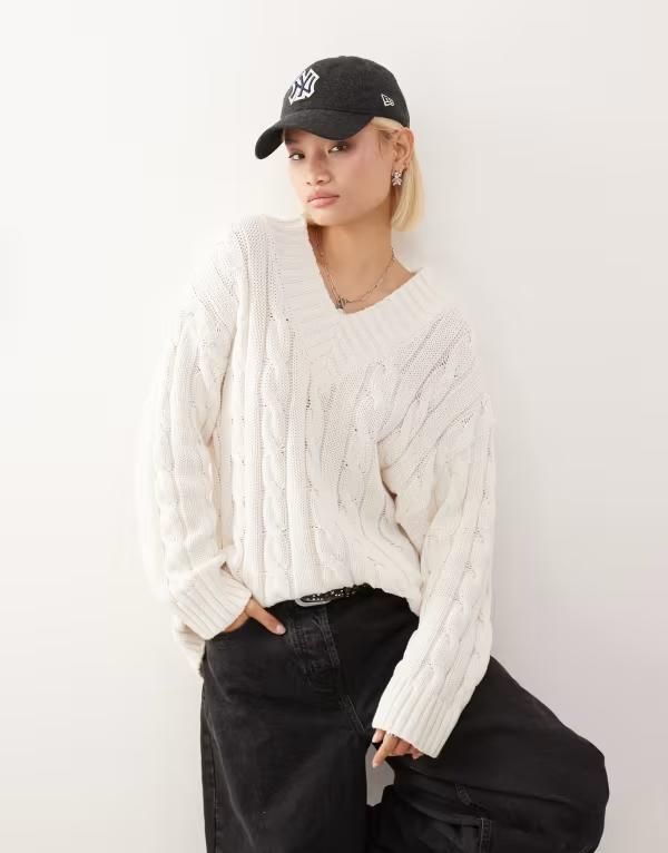 モンキ レディース アウター ニット・セーター Vネック セーター ニット Monki oversized v neck chunky cable knit sweater Off White オフホワイト