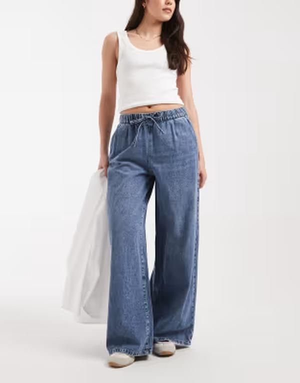 ヴェロモーダ レディース ボトムス デニムパンツ ワイドレッグ ジーンズ Vero Moda Valeria mid rise wide leg pull on jeans in medium blue wash Medium blue denim デニム