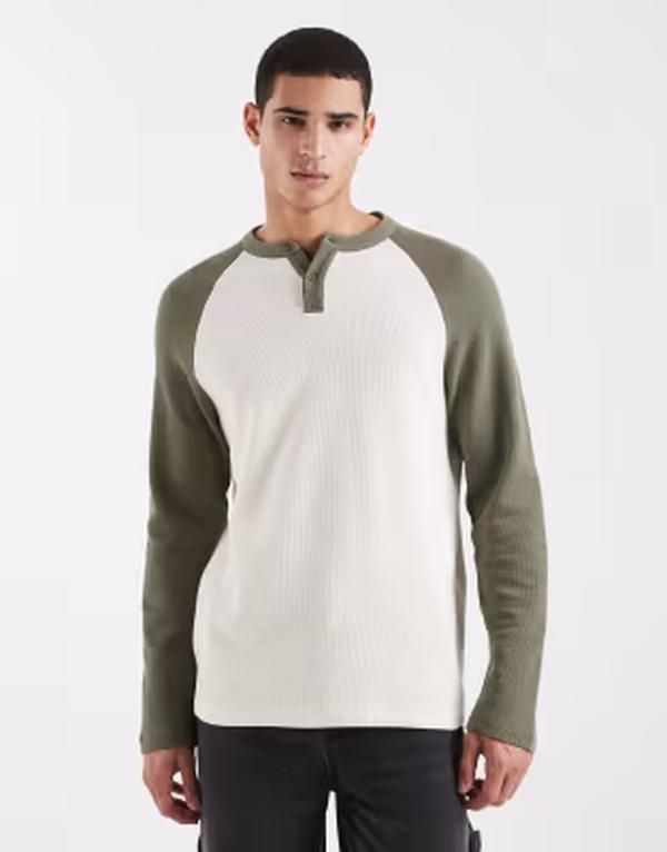 エイソス メンズ トップス Tシャツ ヘンリーネック コントラスト ASOS DESIGN relaxed long sleeve Tshirt with contrast ragland henley neck in cream waffle Coconut