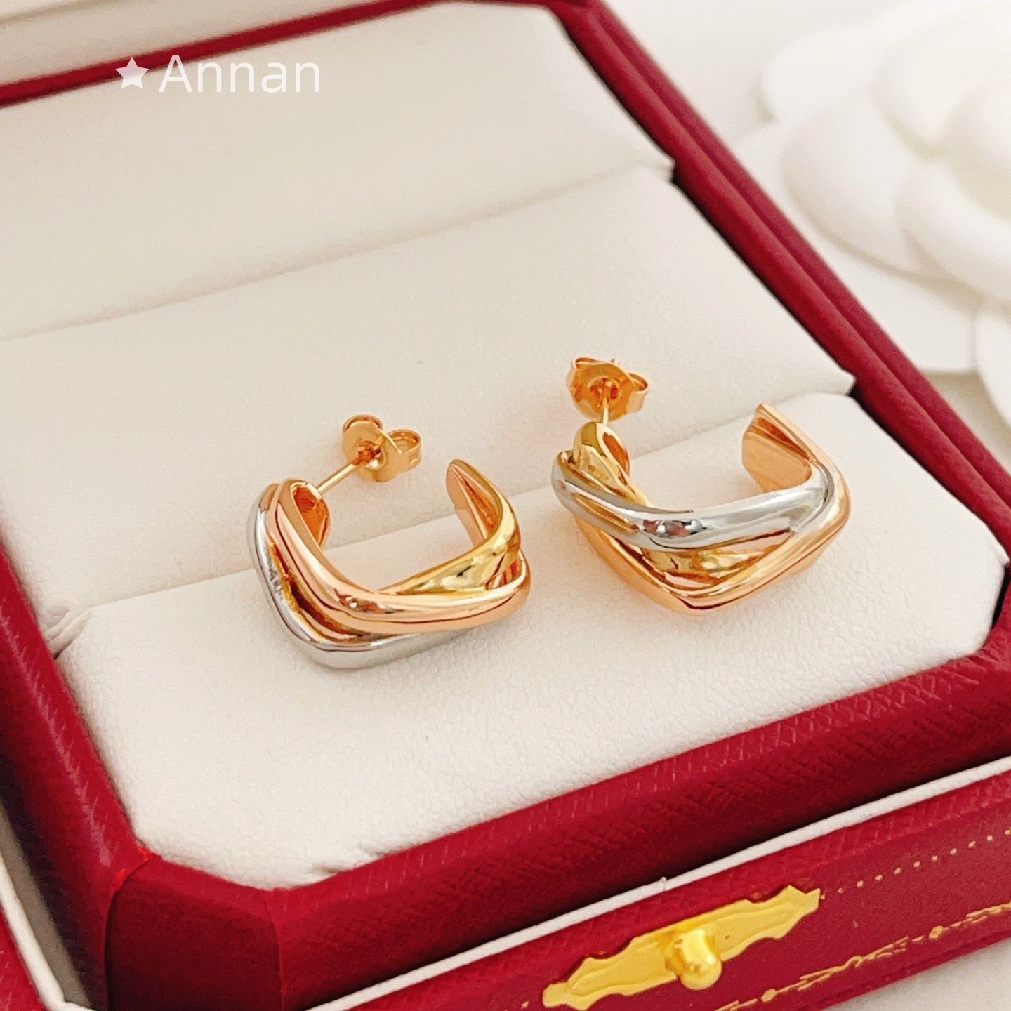 可愛 本日特価 超美品 新品 CARTIER カルティエ ピアス レディース 結婚式 卒業式 清楚 イベント 入学式
