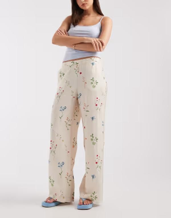 ヴェロモーダ レディース ボトムス カジュアルパンツ ワイドレッグ ハイウエスト フラワー柄 プリント フラワー Vero Moda high waist wide leg pants in cream floral print Birch Bina クリーム