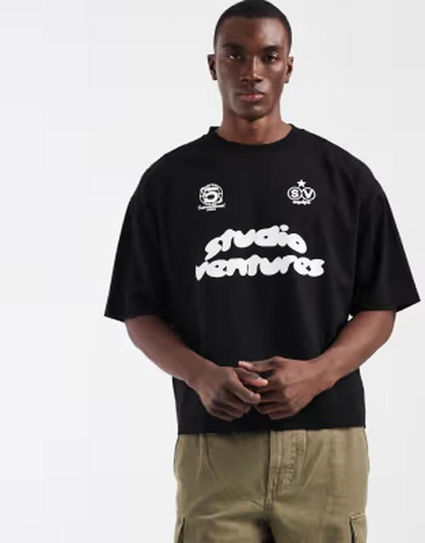 エイソス メンズ トップス Tシャツ グラフィック ASOS DESIGN boxy oversized Tshirt with football bubble graphic Black ブラック