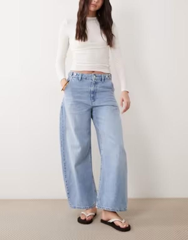 エイソス レディース ボトムス デニムパンツ ジーンズ ASOS DESIGN barreleg jeans with adjustable waist in lightwash BLUE ブルー