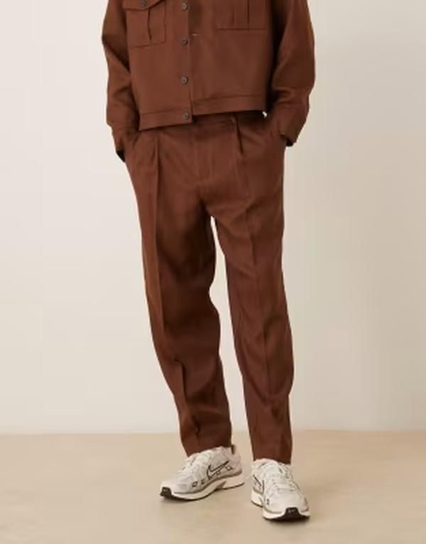 エイソス メンズ ボトムス カジュアルパンツ ASOS DESIGN oversized taperedress pants with 14 elastic waist part of a set CHOCOLATE BROWN ブラウン