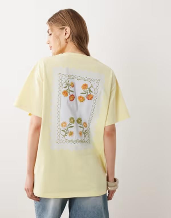 ミスセルフフリッジ レディース トップス Tシャツ フラワー柄 フラワー グラフィック Misselfridge floral graphic Tshirt with embroidery in buttermilk yellow イエロー