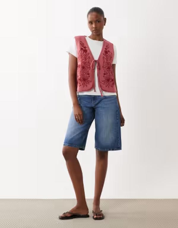 エイソス レディース トップス ベスト フラワー柄 キルティング フラワー ASOS DESIGN quilted padded vest with floral design in acid wash Burgundy バーガンディ