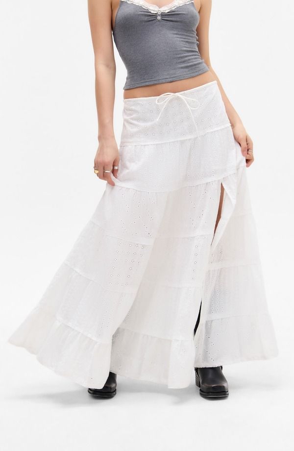 アーバンアウトフィッターズ レディース ボトムスカート ティアード コットン 刺繍 マキシ BDG Urban Outfitters Embroidered Eyeletiered Cotton Maxi Skirt White ホワイト
