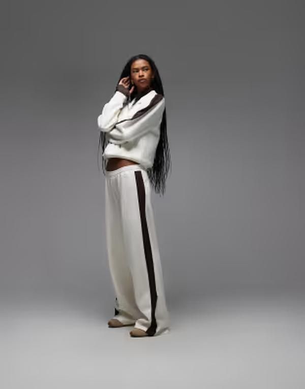 エイソス レディース ボトムス カジュアルパンツ スウェットパンツ コントラスト ASOS DESIGN interlock sweatpants with chocolate contrastipping in cream part of a set CRE