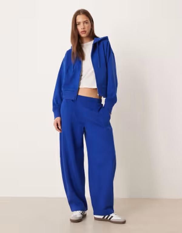 エイソス レディース ボトムス カジュアルパンツ スウェットパンツ ASOS DESIGN barreleg brushback sweatpants in deep BLUE ブルー