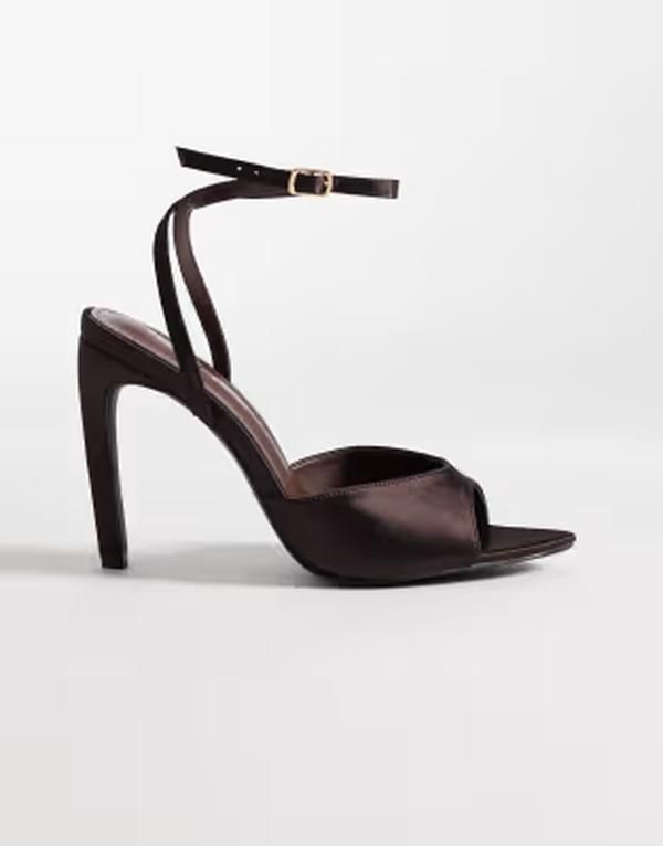 パブリックデザイア レディース シューズ サンダル ヒール Public Desire Caught On tie leg heeled sandals in chocolate SATIN チョコレート