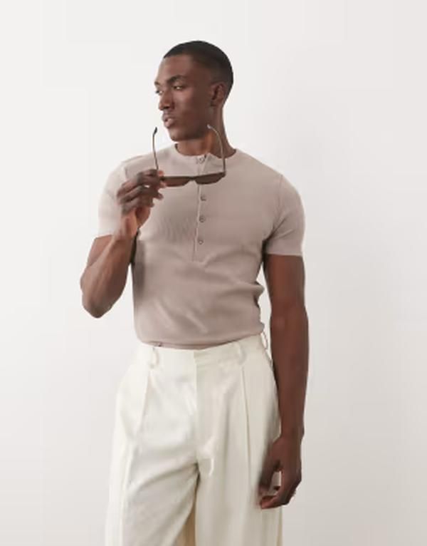 エイソス メンズ トップス Tシャツ ヘンリーネック ASOS DESIGN muscle fitshirt withenley neck rib Mocha meringue モカ
