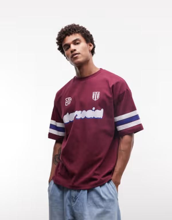 エイソス メンズ トップス Tシャツ グラフィック ASOS DESIGN oversized Tshirt with soccer bubble graphic in maroon banner マルーン