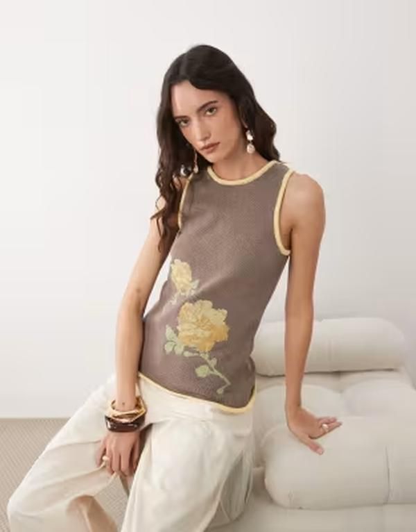 エイソス レディース トップス タンクトップ フラワー柄 刺繍 ニット フラワー ASOS DESIGN knit floral crossstitch embroidered tank Brown pink ピンク