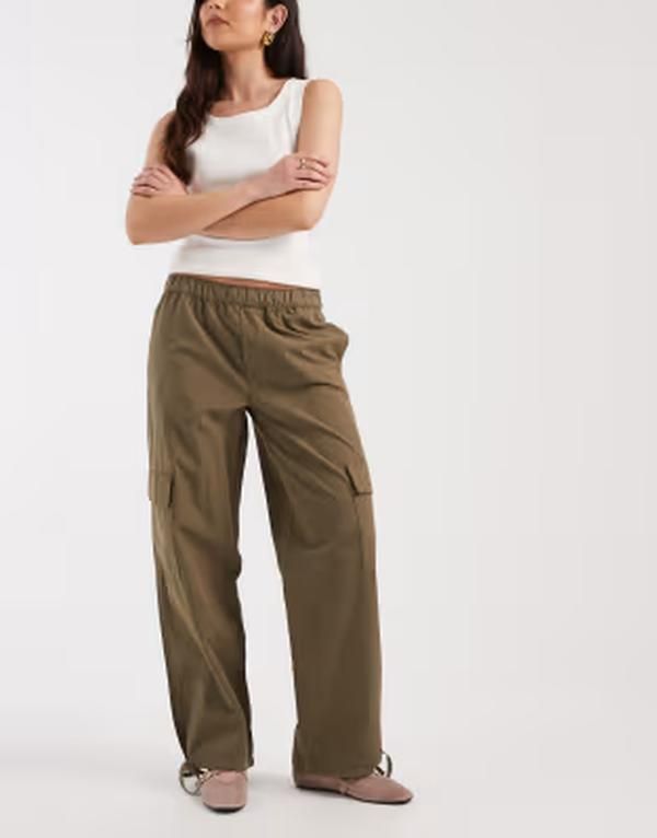 エイソス レディース ボトムス カジュアルパンツ カーゴパンツ ASOS DESIGN slim leg balloon cargo pants Khaki カーキ