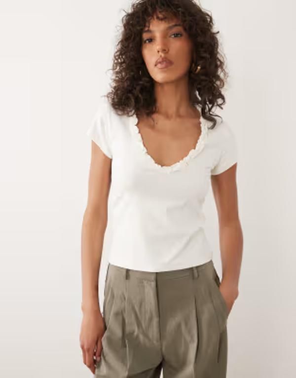 ミスセルフフリッジ レディース トップス シャツ フリル Misselfridge Vfrontshirt with ruffle detail in cream クリーム