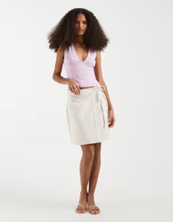 ヴェロモーダ レディース ボトムスカート ミニ デニム Vero Moda denim wrap mini skirt in cream Birch クリーム
