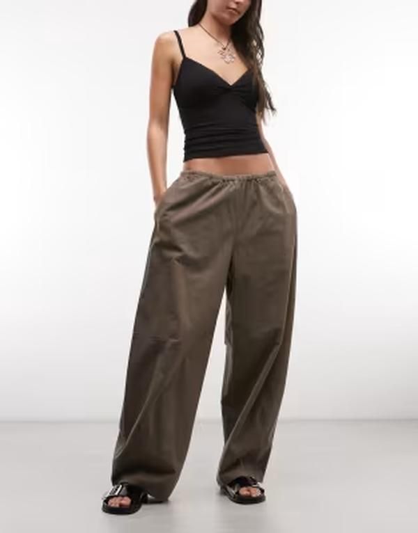 ウィークデイ レディース ボトムス カジュアルパンツ Weekday barreleg parachute pants in mole