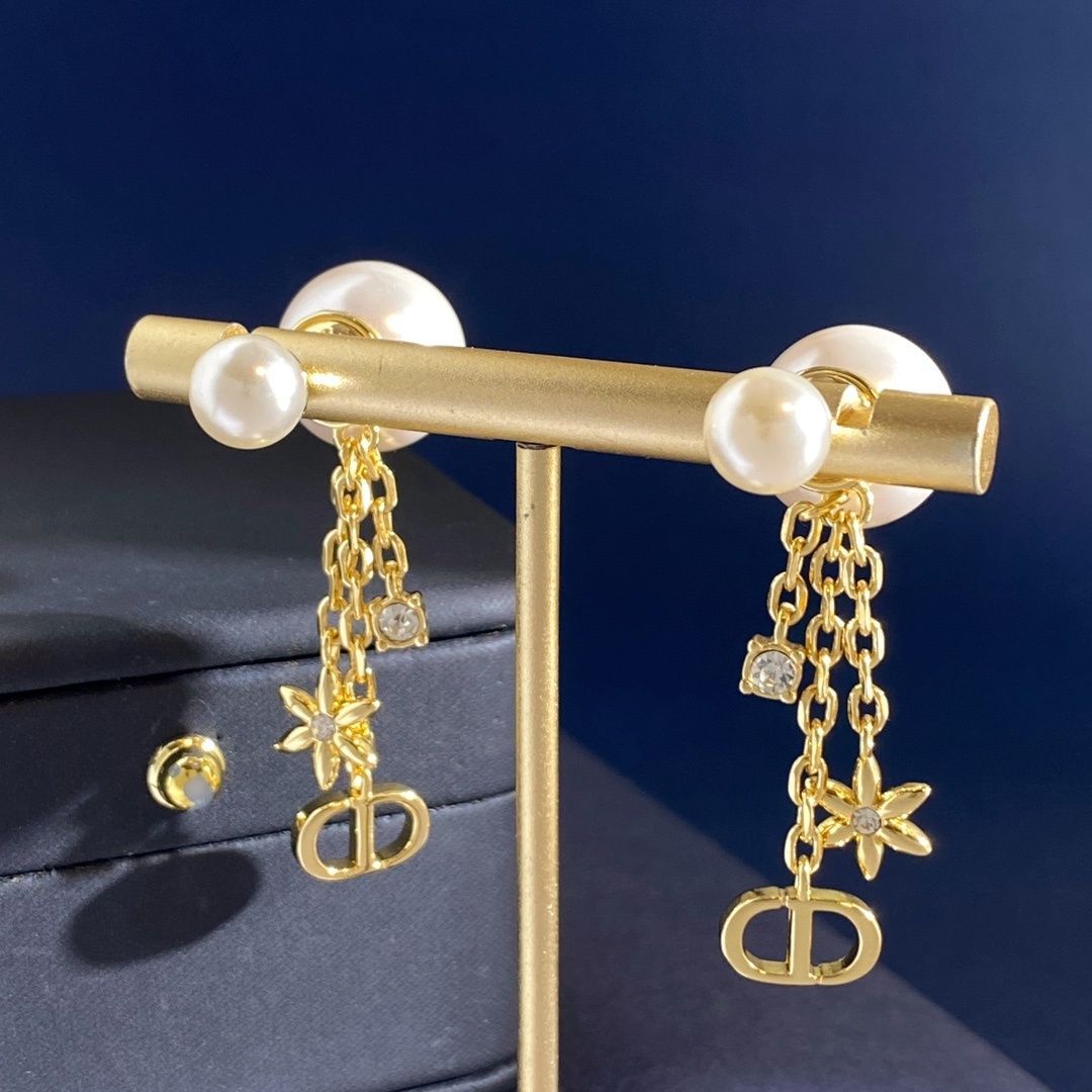超美品 送料込☆新品 CHRISTIAN DIOR クリスチャン ディオール ピアス レディース 結婚式 卒業式 清楚 イベント 入学式