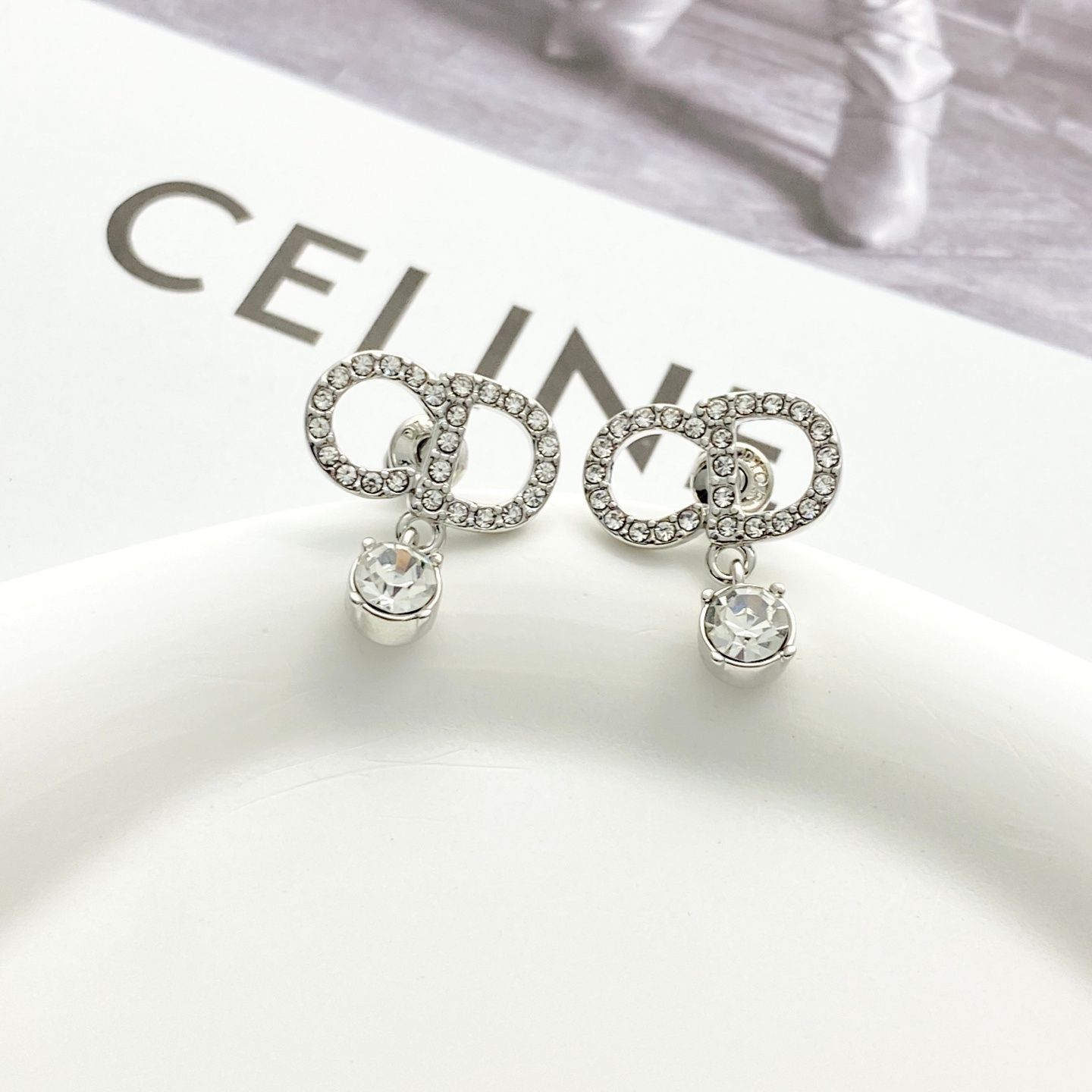 状態良 新品 期間限定☆ 新品 CHRISTIAN DIOR クリスチャン ディオール ルイヴィトン ピアス レディース 結婚式 卒業式 清楚 イベント 入学式