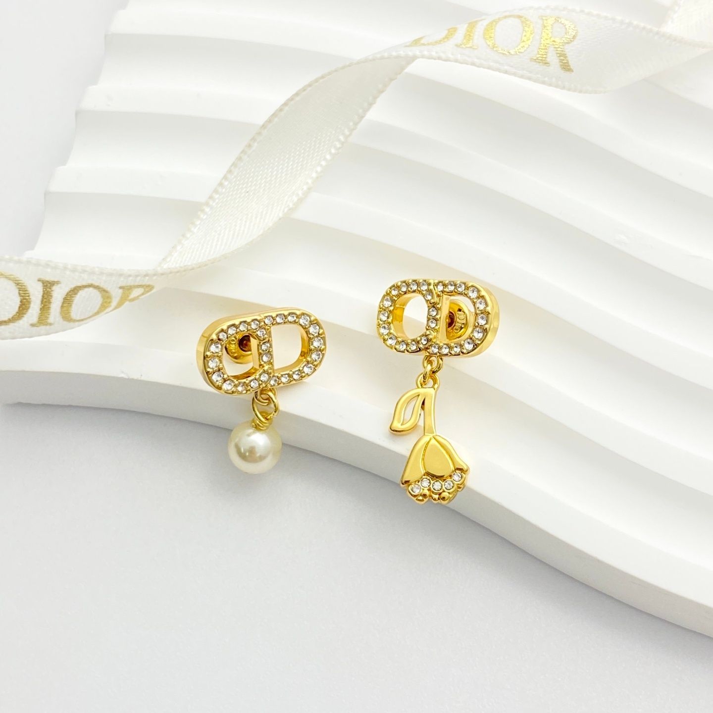 状態良 期間限定☆新品 CHRISTIAN DIOR クリスチャン ディオール ルイヴィトン ピアス レディース 結婚式 卒業式 清楚 イベント 入学式
