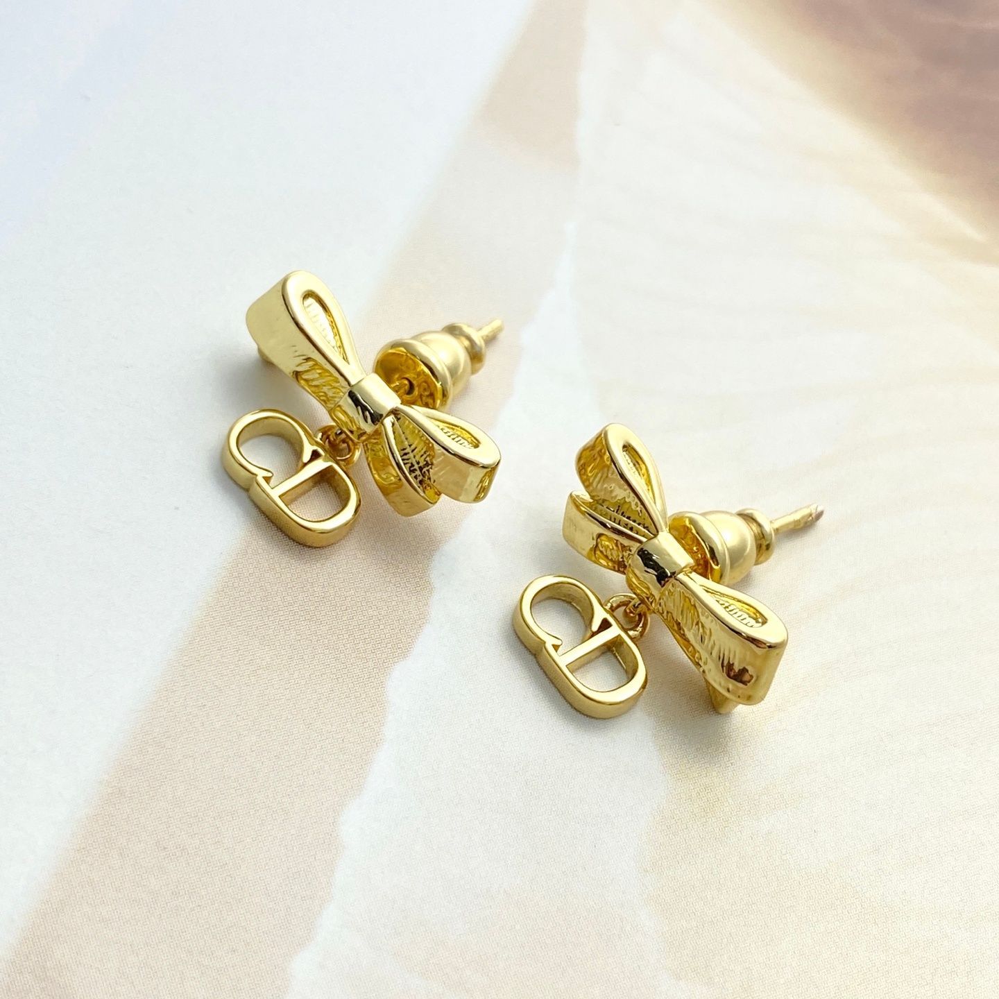 【限定】送料無料新品 CHRISTIAN DIOR クリスチャン ディオール ピアス レディース 結婚式 卒業式 清楚 イベント 入学式