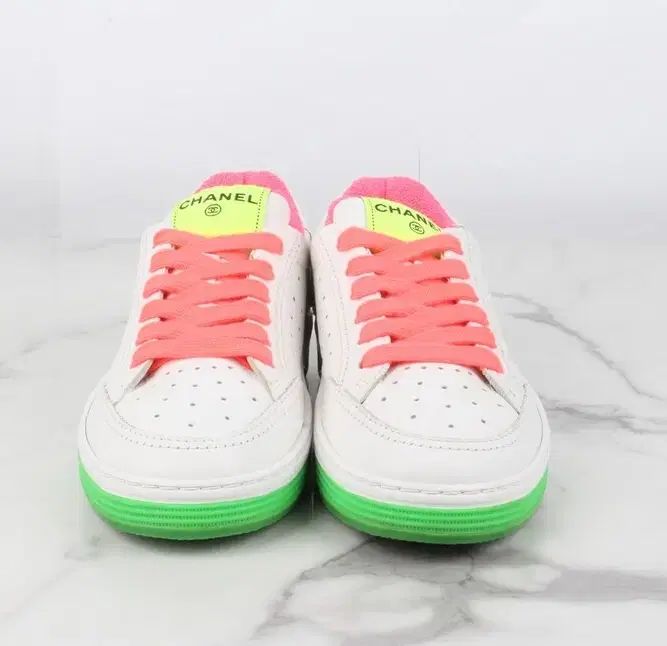 シャネル バックロゴ スニーカー MULTI COLOR 35(220) シャネル バックロゴ スニーカー MULTI COLOR 35(220)