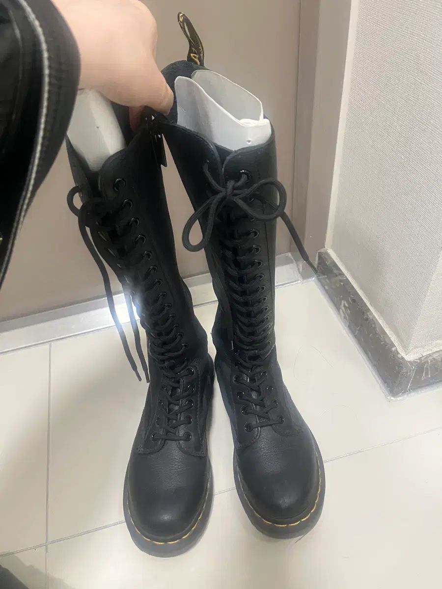 DR. MARTENS ドクターマーチン 1B60 20ホール UK4