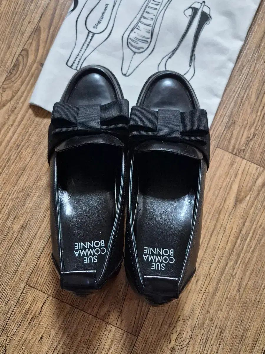 シューコンマボニー 225 7,569円