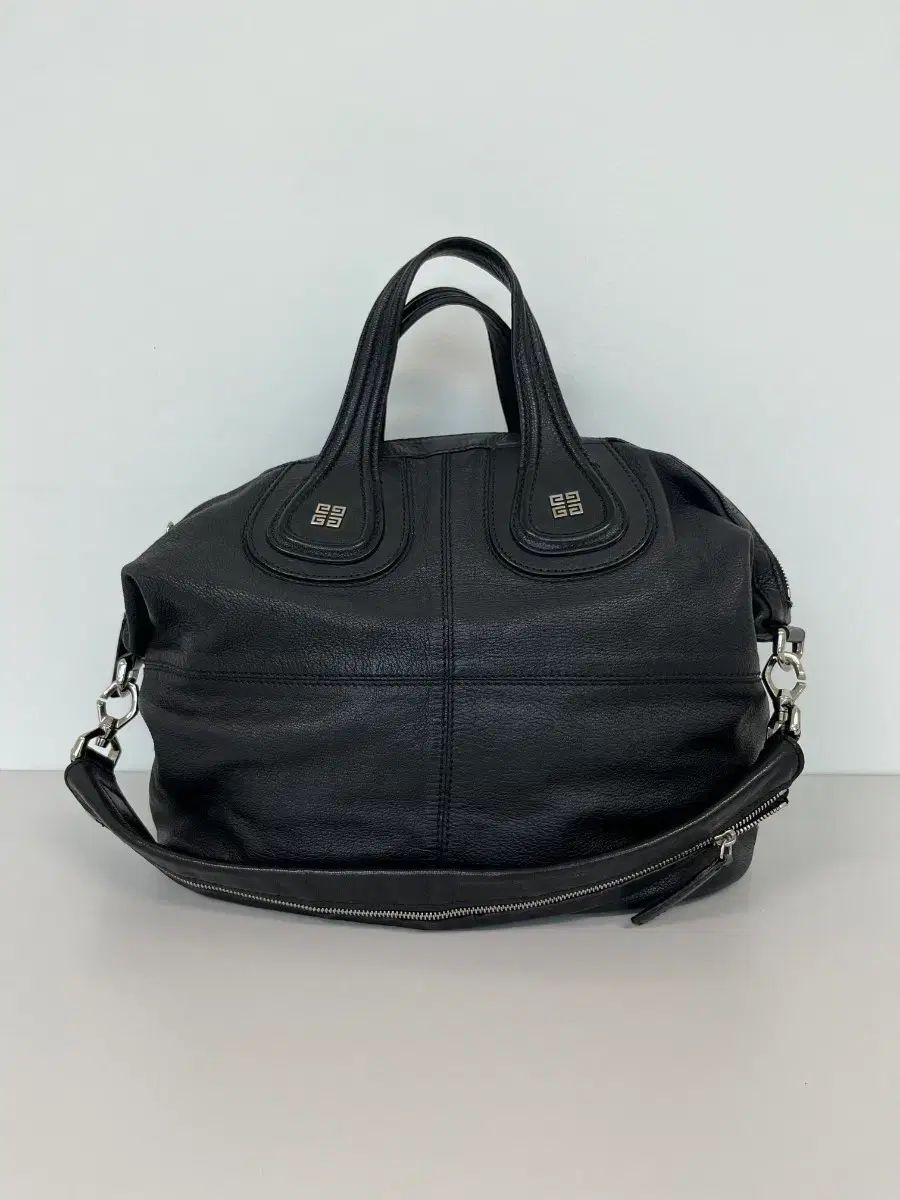 正規品 ジバンシィ ナイトビジョン ミディ Mサイズ バッグ