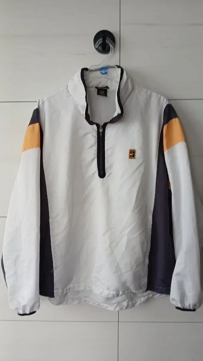 NIKE ウィンドブレーカー 白 Anorak（アノラック） カラーブロック ハーフジップアップ XL サイズ