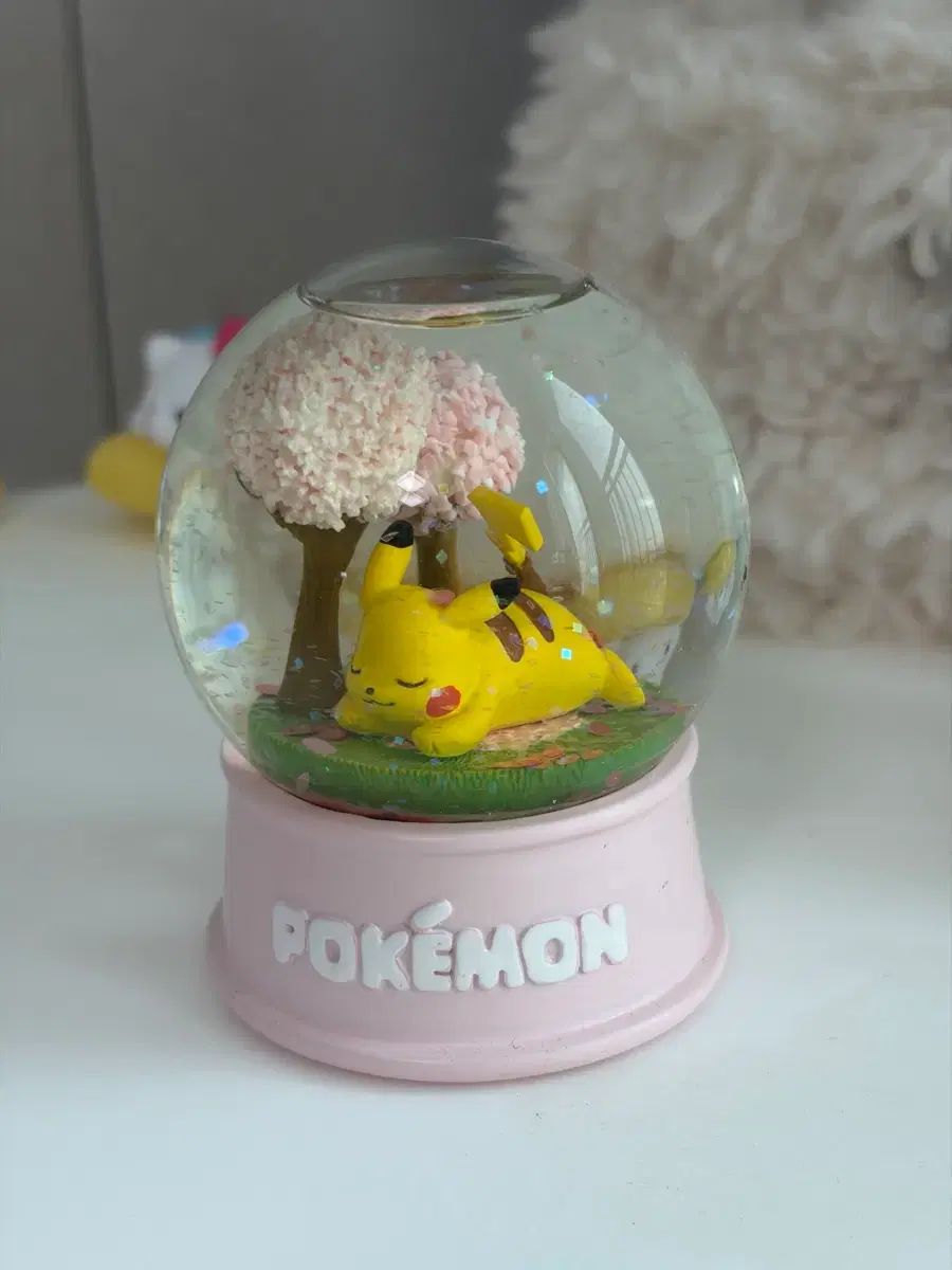 2018 ロッテリア 桜エディション スノードーム - ピカチュウ+カビゴン