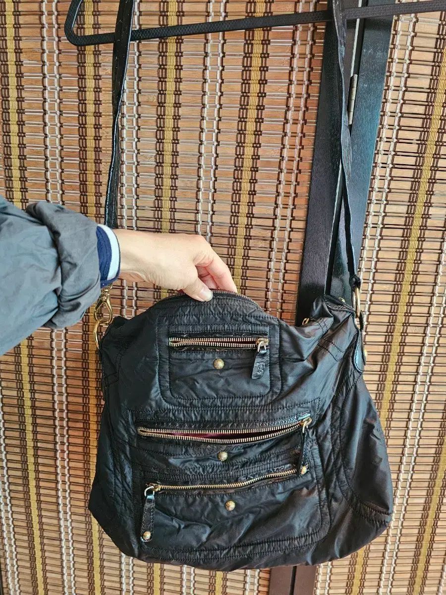 TOD'S トッズ ブラック キルティング ショルダーバッグ