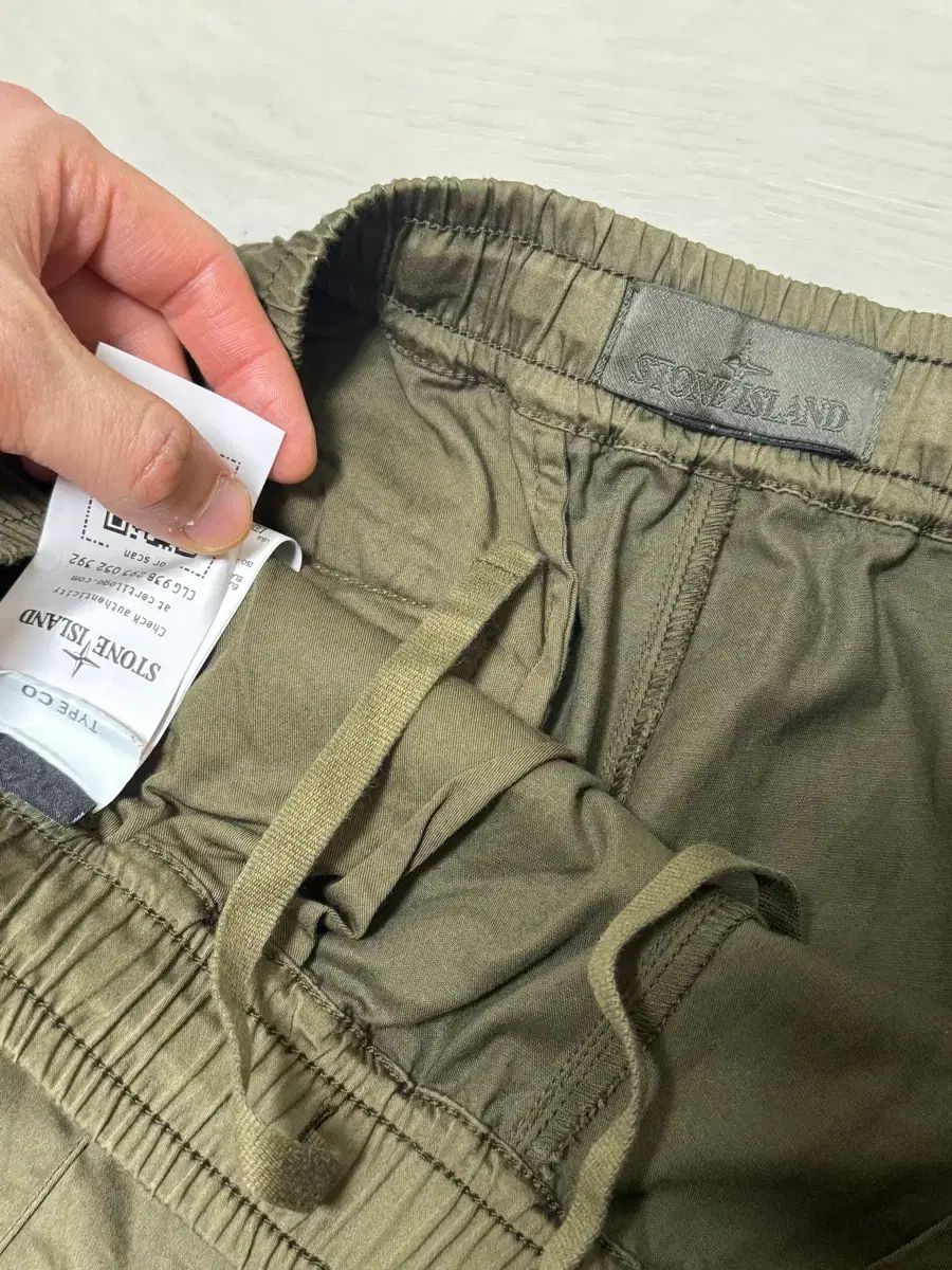 STONE ISLAND ゴーストピース ハーフパンツ カーキ