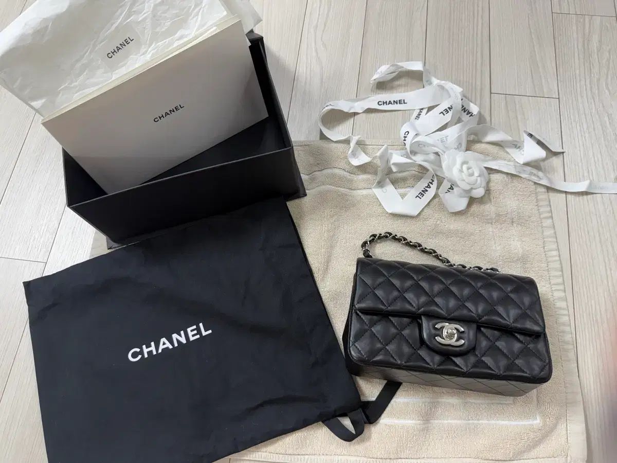 CHANEL シャネル Classic クラシック ラム スキン ラム スキン ミニ ミニ Black ブラック Silver シルバー Shoulder Bag ショルダーバッグ