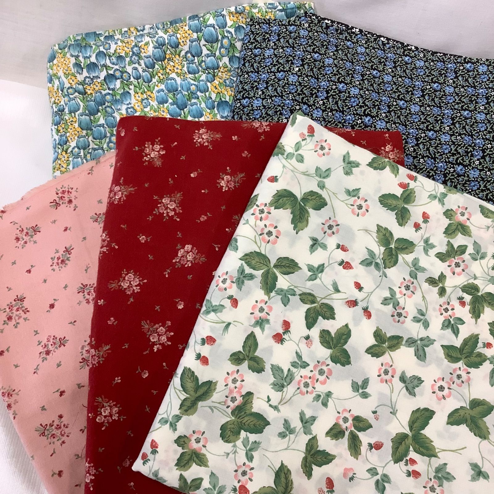 生地　ハギレ　お花柄5点　まとめて　手芸　ハンドメイド　約900g X181