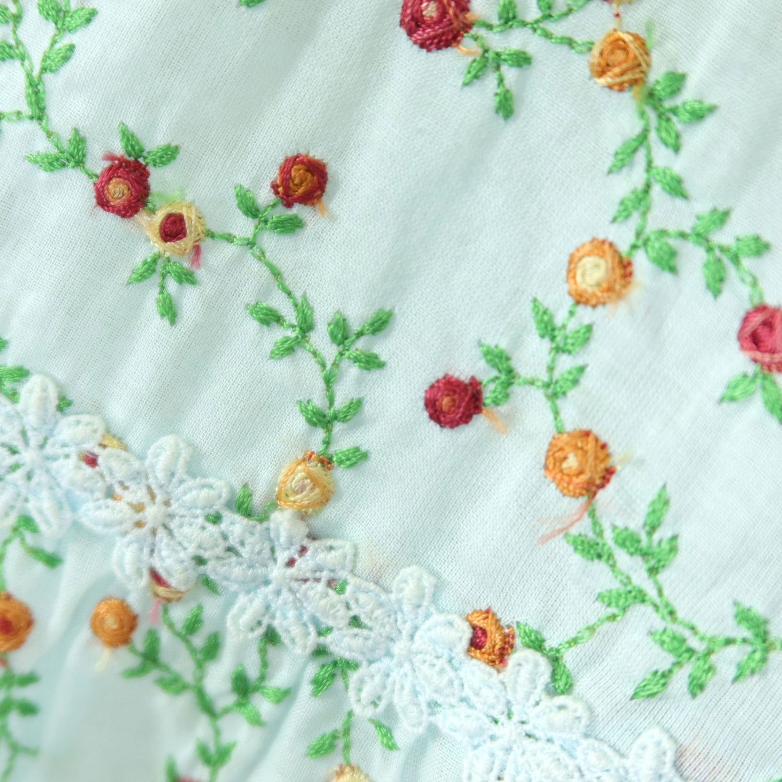 ピンクハウス☆お花の刺繍♪裾スカラップブラウス 水色系 ふんわり