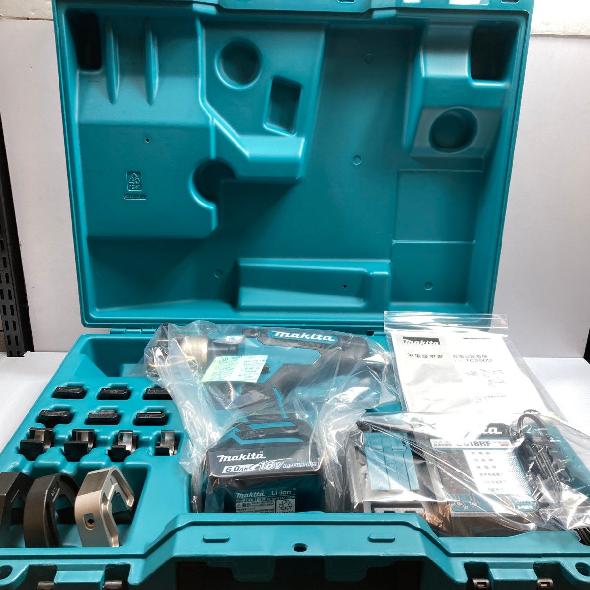 MAKITA マキタ 18V/6.0Ah 充電式圧着機 (充電器・充電池1個・ケース付) PSEマークあり (2) TC300DRG ブルー