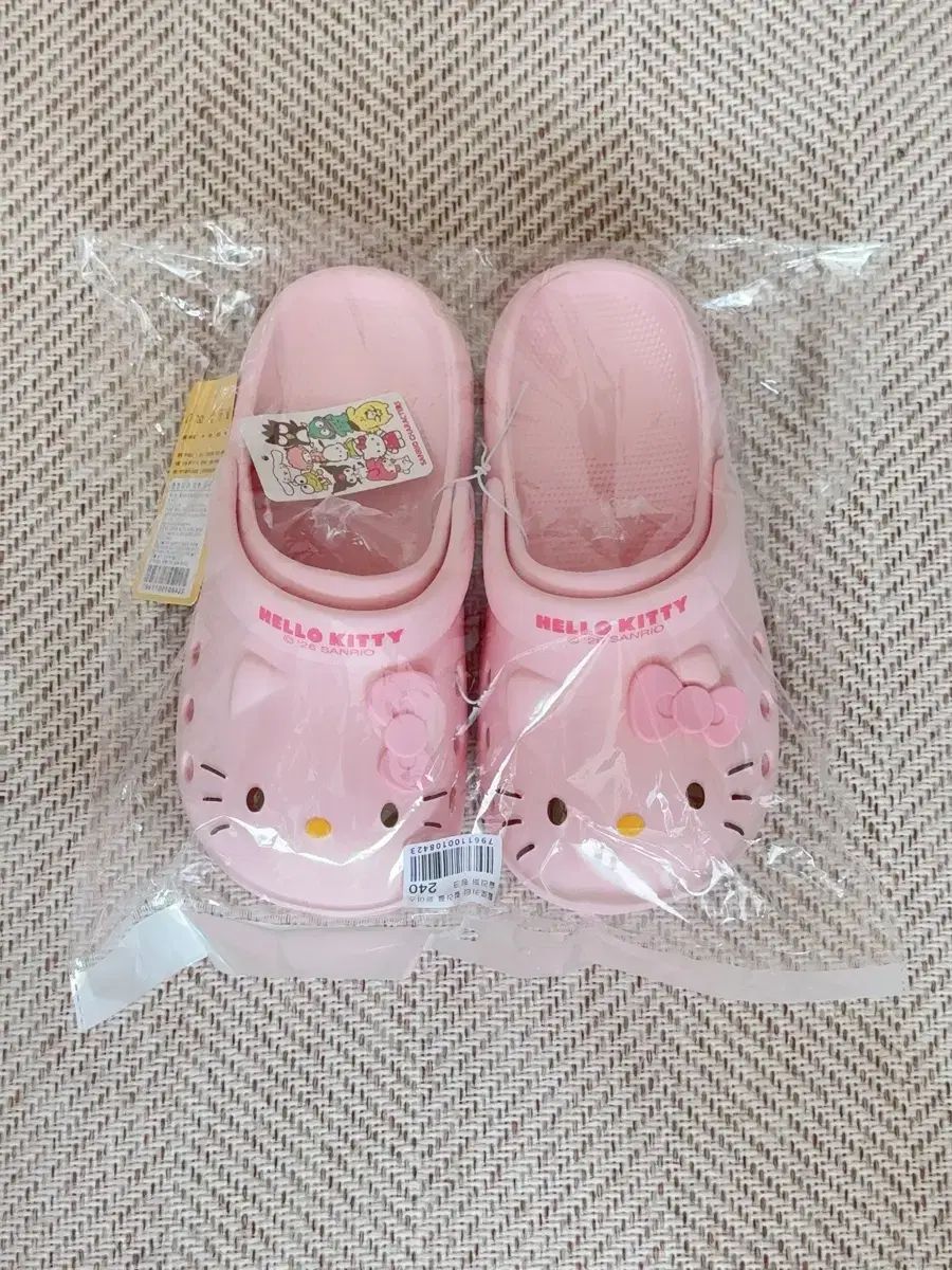 (新品)ハローキティ クロックス ミュール スリッパ