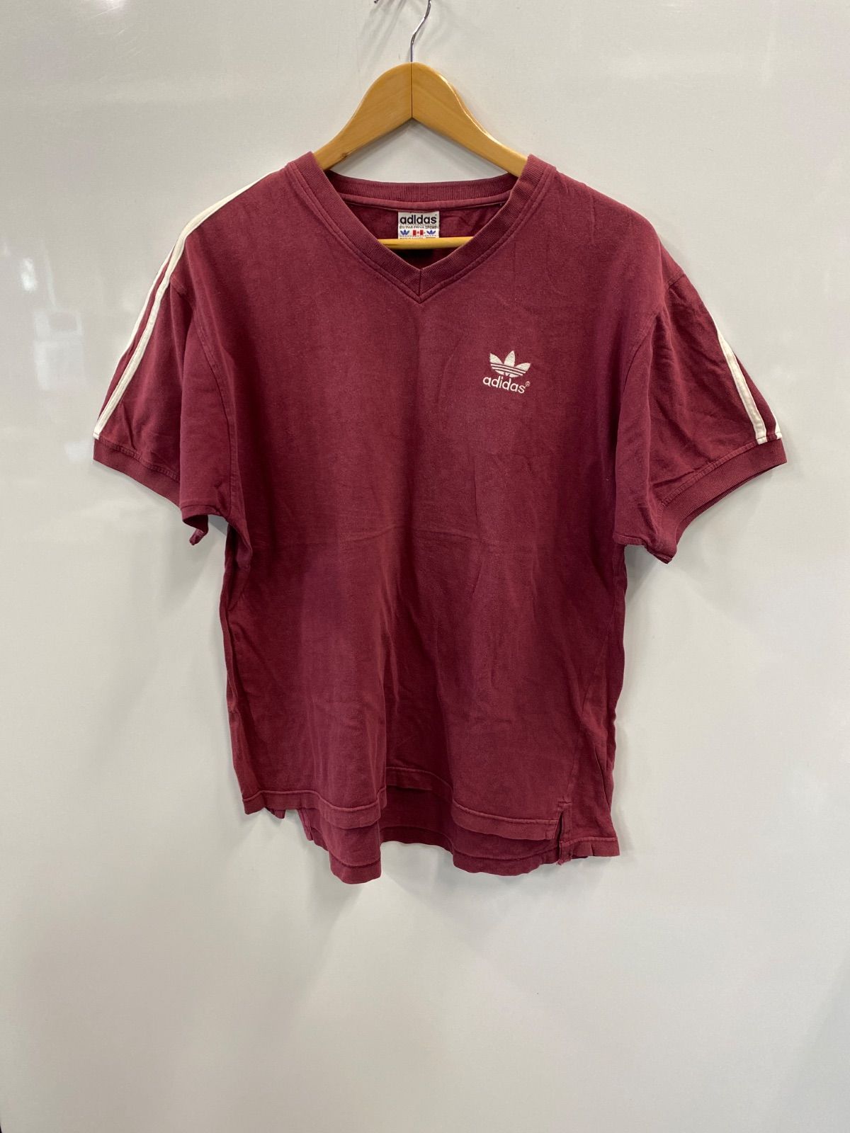 タ183⚫︎adidas⚫︎アディダス⚫︎Tシャツ⚫︎半袖⚫︎Vネック⚫︎綿100%⚫︎スポーツ⚫︎ユニセックス⚫︎メンズ⚫︎sizeM⚫︎バーガンディ
