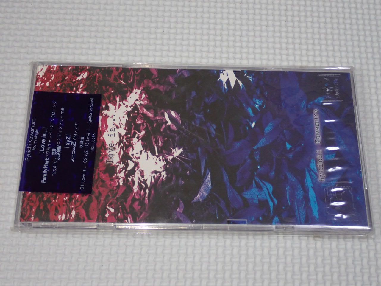 CD☆河村隆一 Love is…/xyZ 8cm 袋付 収納ケース付 LUNA SEA☆動作確認