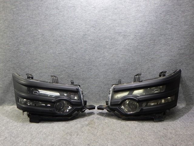 デリカD5 CV 前期 ヘッドライト左右 HID 100-87918 パネル付 カバー付 バラスト付 260501055