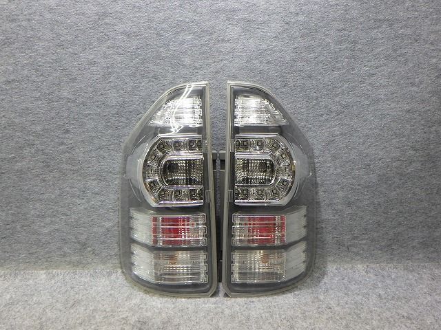 70系 ヴォクシー テール左右 ZRR70/75 後期 28-220 815961-28564 LED球切れ無し 260501059