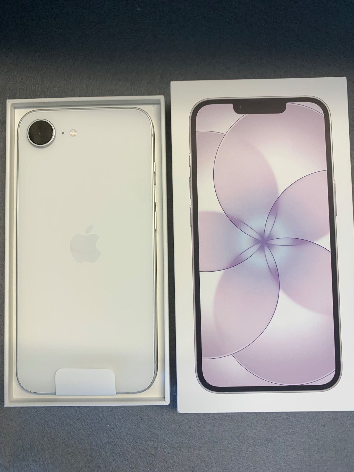 新品未使用　国内版SIMフリー　iPhone17e 256GB ホワイト色