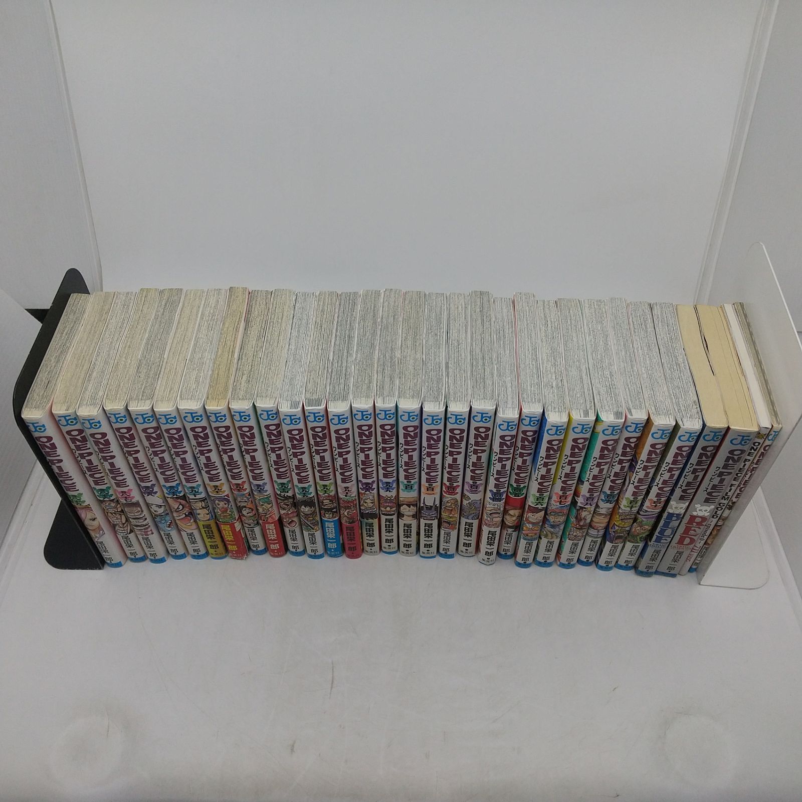 ワンピース 全111巻セット　film goldとstampede 映画特典 111巻＋α】ワンピース 1~111巻 ＋ 映画特典(GOLD,ストロングワールド